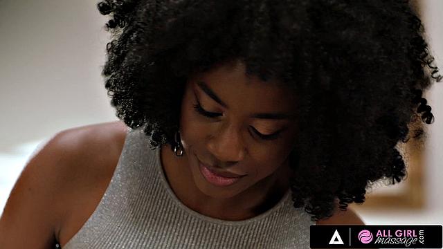 Олив Гласс и Николь Китт страстно балуют друг друга в эротическом массаже 69 без мужчин.