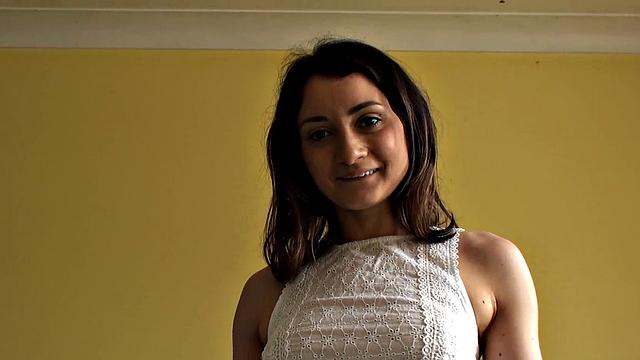 SubSlut Valentina Bianco: Five Seconds of Wand & She Shoots.