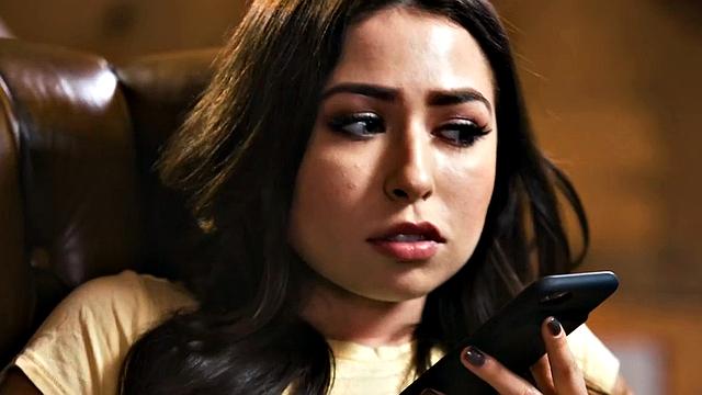 Foot-fetish dykes enjoy passionate tribbing after kissing