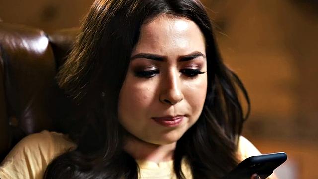 Foot-fetish dykes enjoy passionate tribbing after kissing