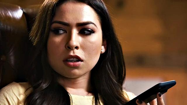 Foot-fetish dykes enjoy passionate tribbing after kissing