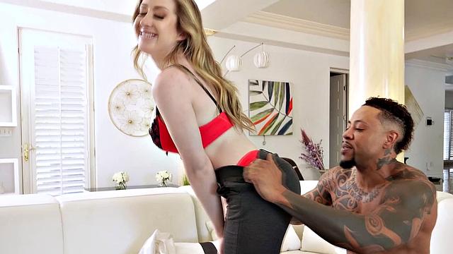 Da fuck you doing here? You my EX, remember?