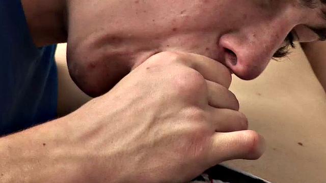 саймон дейл сосёт и получает по полной от бреи гоноты