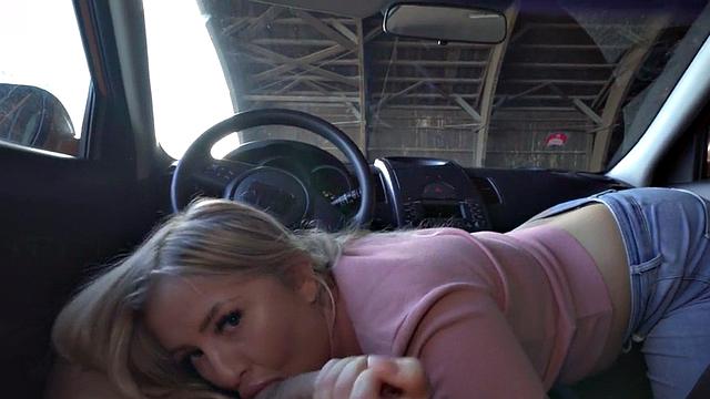 Public babe deepthroats in car for free ride
