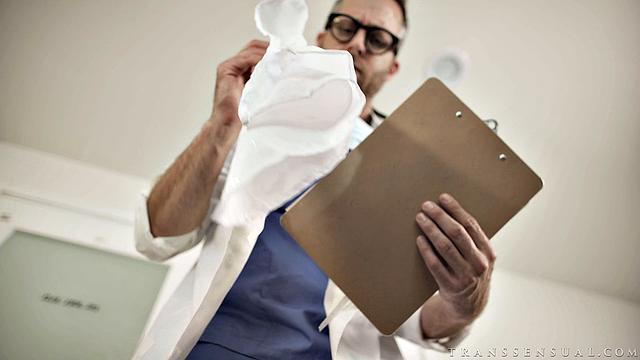 Chronic Cummer Gets A Probing Like A Pro