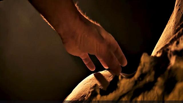 Emilia Clarke scenes