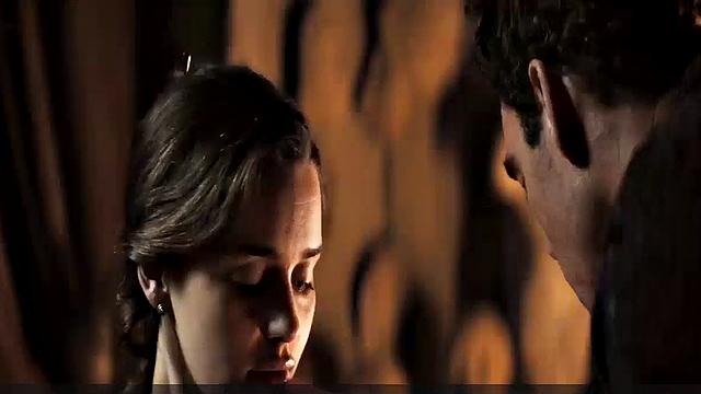 эмилия кларк раздевается и шокирует в утечках