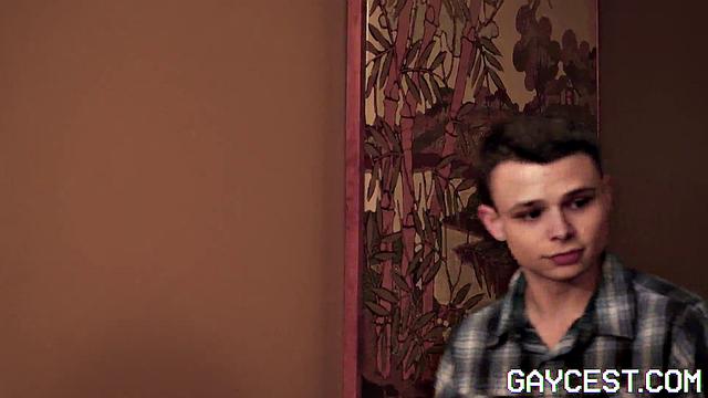 жаркий гей-трио на день благодарения: мощные члены и страстный минет