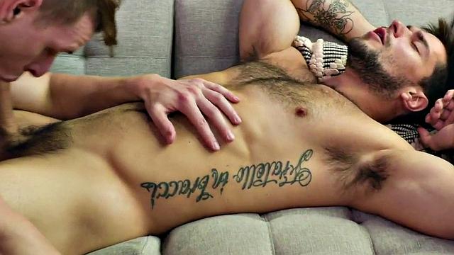 Deepthroating jock barebacks tattooed stud in asshole
