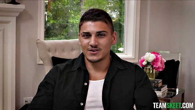 сводные сестры трахаются втроем и лижут друг другу киски