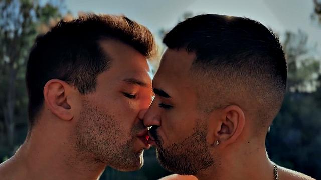 Muscled eager jock gets cock sucked and stroked