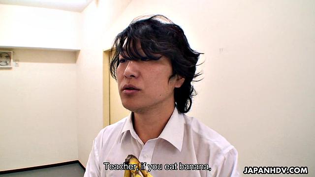 Magic bananas make these sexy people horny