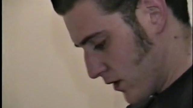 Когда стирка - отличный повод для подрочить и ловко кончить на хозяйку