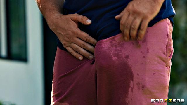 две соседки дерутся за горячего соседа-кому достанется его член