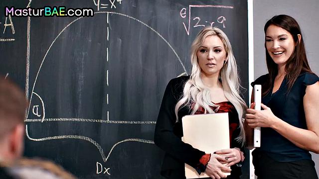 Stunning horny babes in 3some