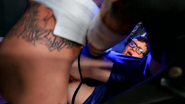 Dominant tattooed jock fucks 21yo in medical sling