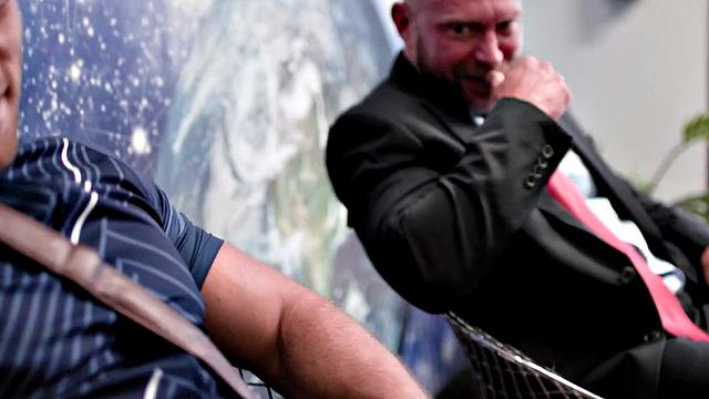 Cumming barebacked jock in public waiting room