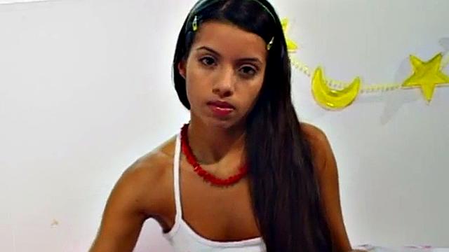 Sexy teen in solo masturbation session