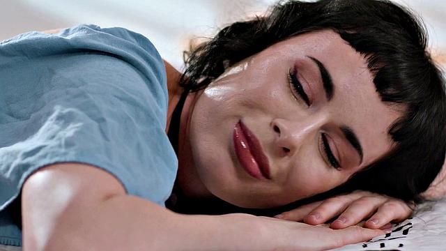 GIRLSWAY - Nicole Kitt Gives Romantic Oil Massage To Olive Glass