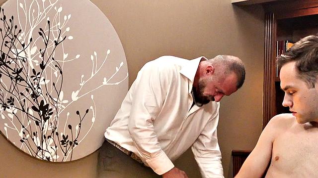 Petite twink toys ass with help of DILF in office