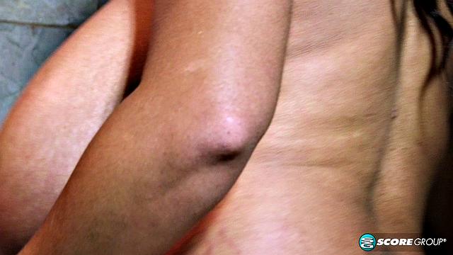 Roxi Red: Bursting Do a Boner Good