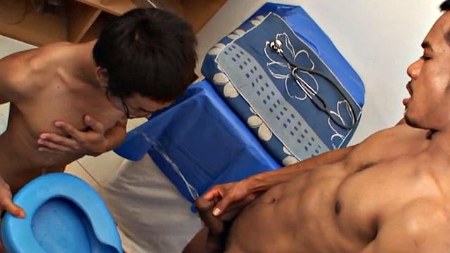 Skinny Nippon doctor fucks patient's asshole after pissing