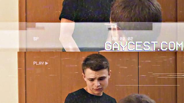 Мохнатый качок подрался с шортами, теперь сосёт на природе