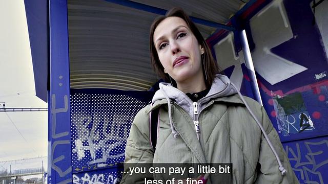 круглая брюнетка с европы сосёт за деньги и получает жёстко сзади