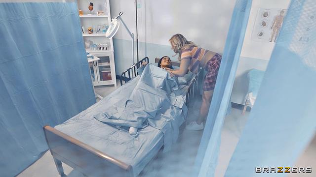 Сестричка-фурия ловит двух любовниц и устраивает жаркий допрос в палате.