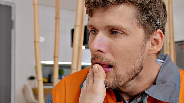 Czech hottie teases and pleases on couch in steamy footjob frenzy