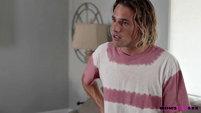 Mom Plays Matchmaker - S14:E8