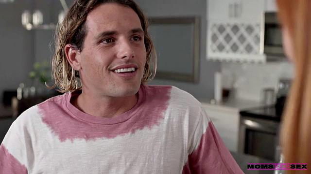 Mom Plays Matchmaker - S14:E8