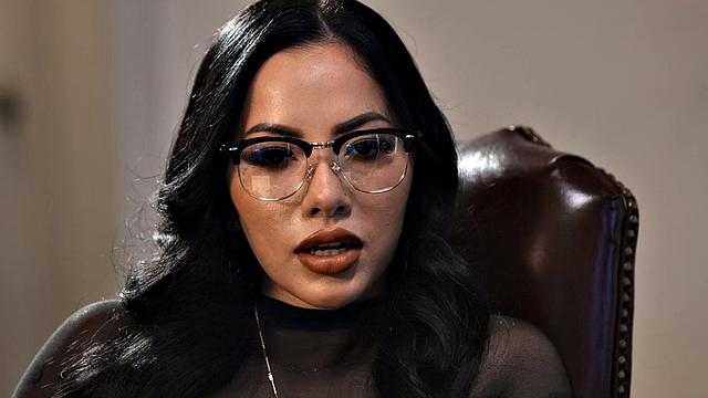 Tattooed MILF pussylicked by babe before pussyrubbing