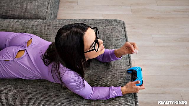 Anal Play for Gamer Girl