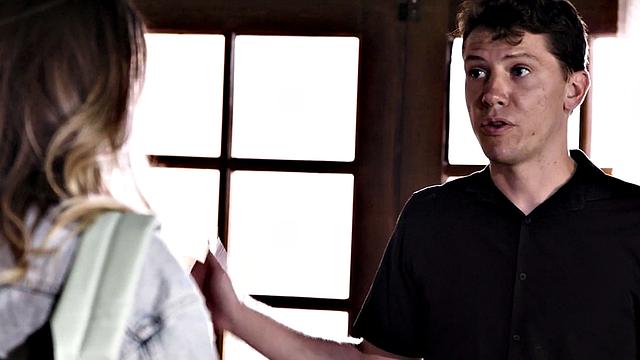 19-летняя падчерица трахается втроём с отчимом и сводным братом