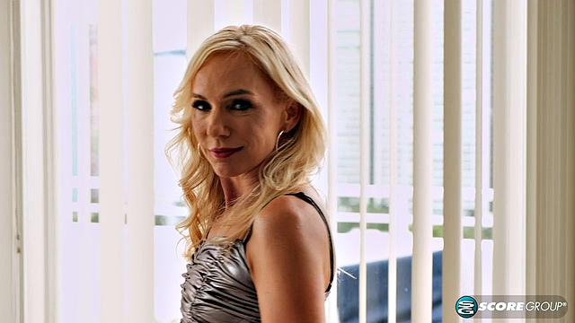 Professor Bella Bare shows off petite body and gets off