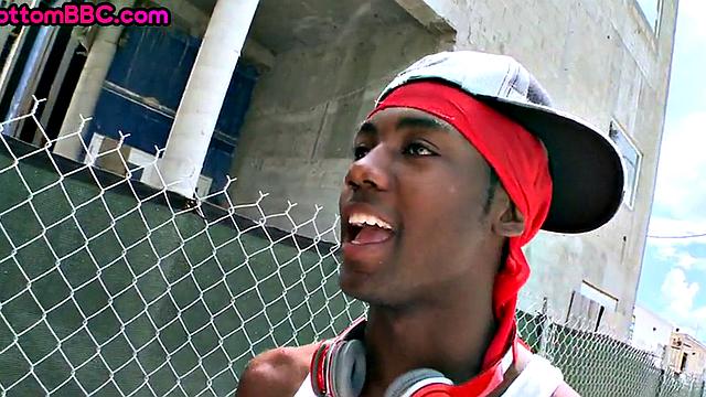 Shy Ebony picked up and assfucked outdoors in public