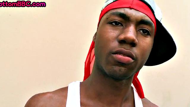 Shy Ebony picked up and assfucked outdoors in public