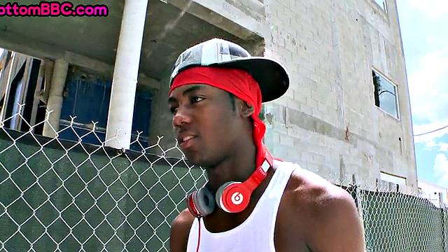 Shy Ebony picked up and assfucked outdoors in public