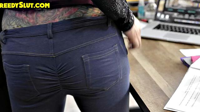 Big-titted lesbo secretary dildofucked by her boss in the office