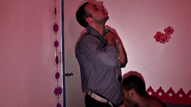 Amateur bottom gets ass rammed by athletic jock