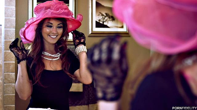 смотри, как alice lighthouse скачет на члене и глотает сперму