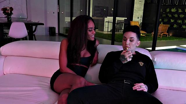 Gender fluid seducing Nubian slut