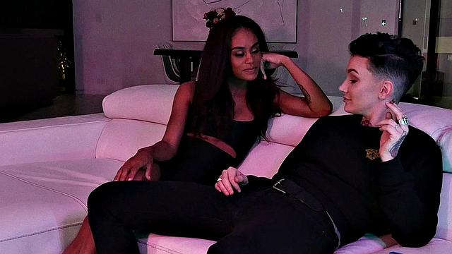 Gender fluid seducing Nubian slut