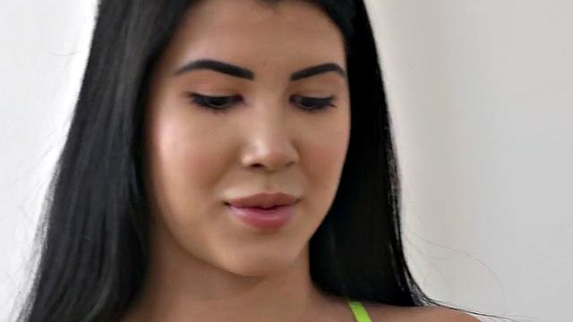 Спортзал закрылся, пальцы только разогрелись: лесби-шоу для ценителей