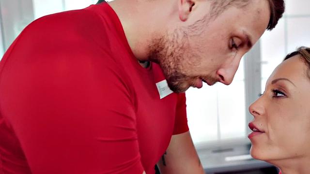 Gym babes cockriding in exercise trio while working out