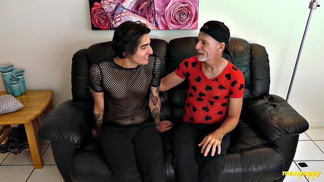 His Hot Spank Discovery - Johnny Mercy &amp;amp; Richard Lennox