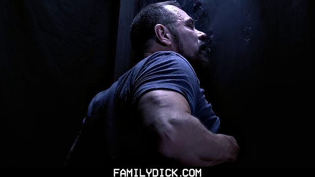 My Dad's a Pervert Chapter 1: Store Backroom Gloryhole