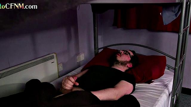 Hostel amateurs giving head