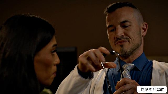 Seducing my handsome doctor to fill my butthole